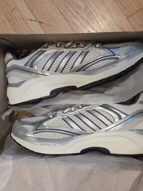 Adidas Silver White Athletic Running Shoes Mens 9 Womens 10